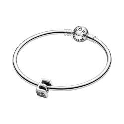 CHARM LETRA E PANDORA