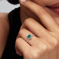 ANILLO DE CORAZÓN ELEVADO VERDE